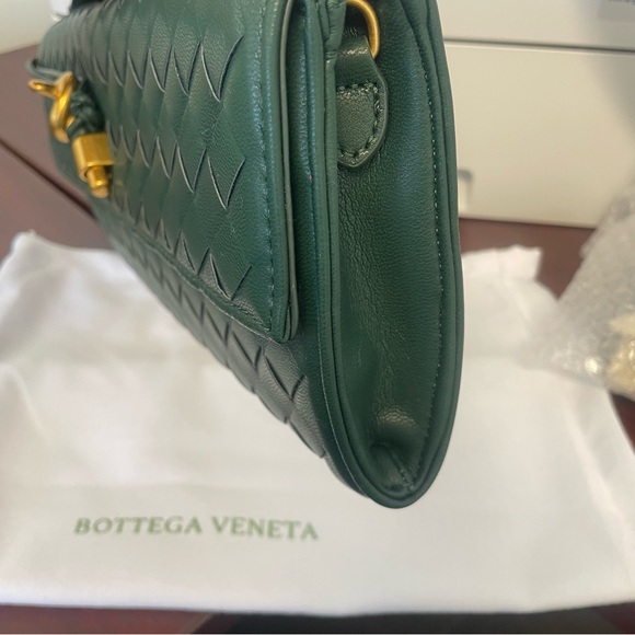 Bottega Veneta Dark Jewel Green andiamo Clutch 😍 - Picture 6 of 7